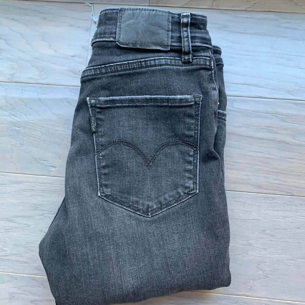 levis ripped mom jeans